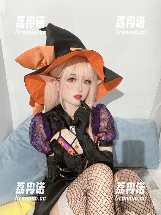 瞧瞧这“光辉自摄”，真希望能在同样的背景下也来一张“趴趴捣蛋陌”的图册！