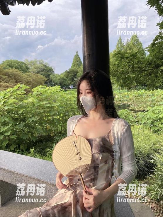 微密圈 - 软妹小九九的咖色调情合集：轻松下载，别担心你的装备。