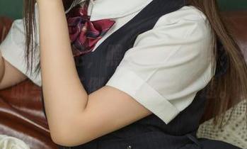 敢问镜酱的美足，照片里有光吗？无圣光的写真反倒让人看得更透。