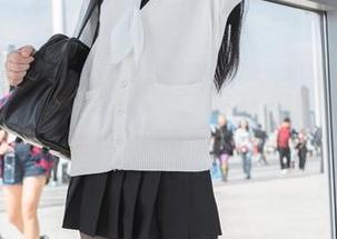 雪琪SAMA的牛仔裤：看完后我都想去买条同样的来试试