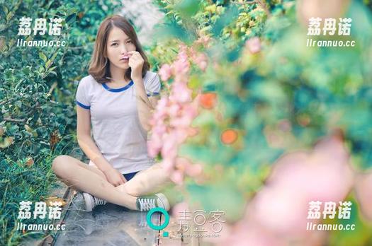 青豆客 - 醉美温泉与梓萱Crystal：快来网盘下载，热水里谁最靓！