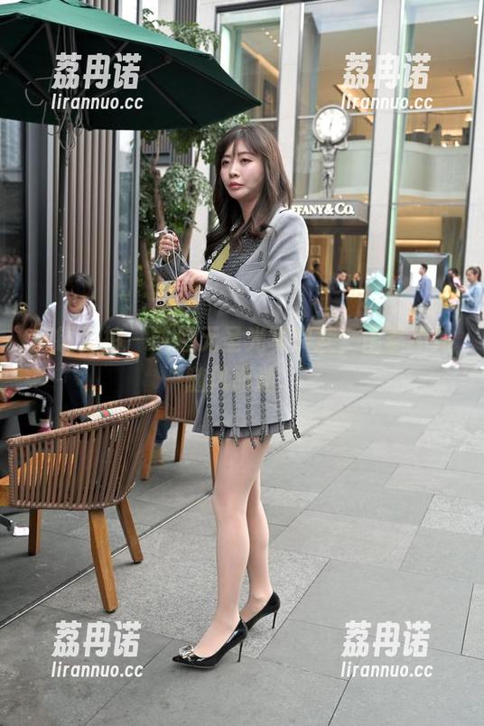 魔镜街拍-凯恩 魔镜街拍 - 凯恩无圣光写实挂,雨季不如随风而逝。