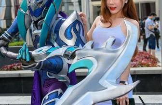 魔镜街拍 - 蓝色泳衣写真，芝芝穿得如此自信，下载后你有勇气与之抗衡吗？