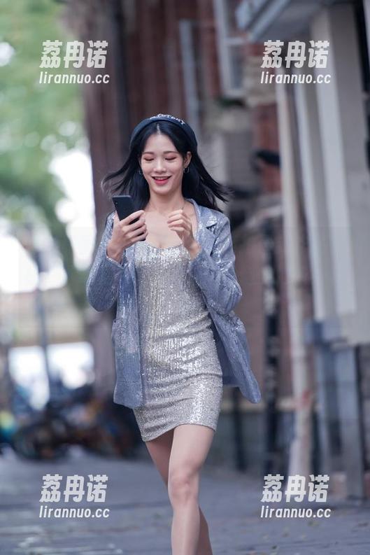 衬衫和蕾丝的恋爱，魔镜街拍最新作品上线，下载图片前，先别忘了随身准备一桶狗粮！