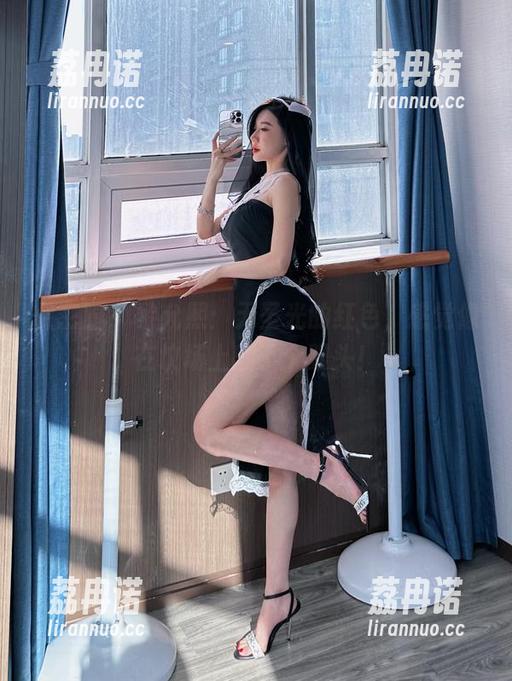 微密圈 - 黎允熙：无圣光的红色，感觉像在坟场上翻了个跟头！