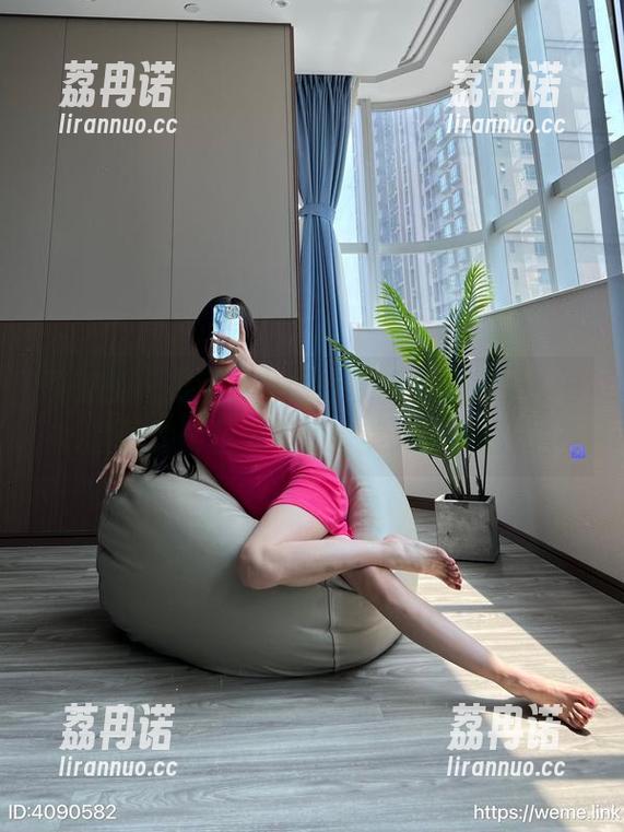 微密圈 - 跟着黎允熙分享旗袍的美好，一套图就能拯救你的审美无趣症状！
